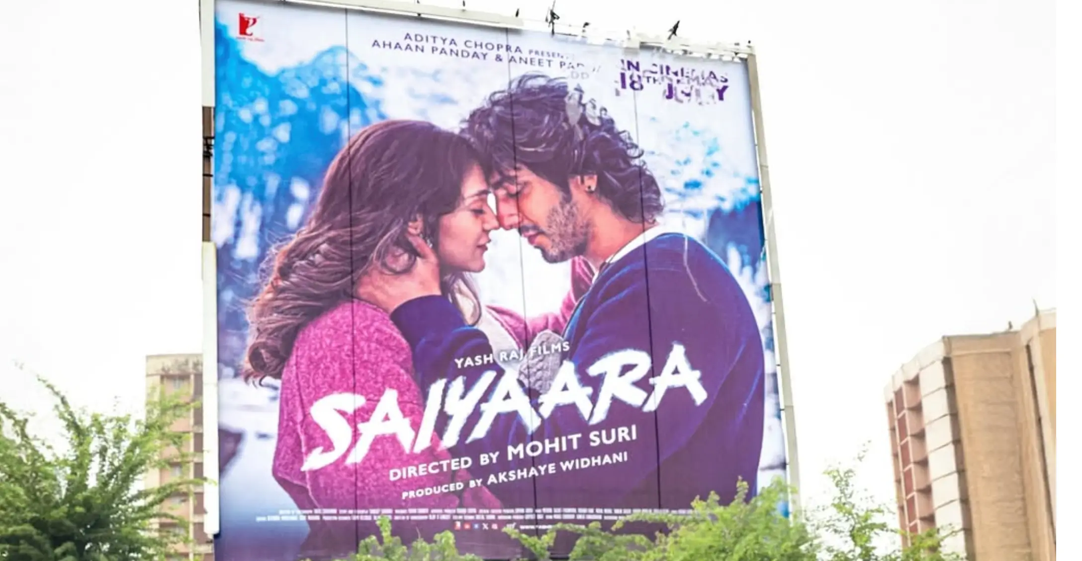 Ahaan Panday का भावुक पोस्ट वायरल: कहा Aneet Padda है ‘Starry Eyed Girl’, “तुमने मम्मी-पापा को गर्वित किया और ये सब अकेले किया”
