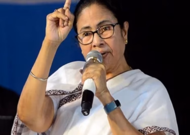 ममता का आग उगलता बयान! ‘इस्तीफा नहीं दूंगी, मुझे बर्खास्त कर दो’ – TMC बैठक में 10 विधायक गायब, BJP पर लगाया बड़ा आरोप
